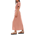 006 — Vestido Esencia Midi Con Cinturón Rosa empolvado