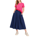 Falda larga azul marino de REVES con bolsillos laterales y cinturilla alta. Combina con camiseta rosa con detalle de encaje.