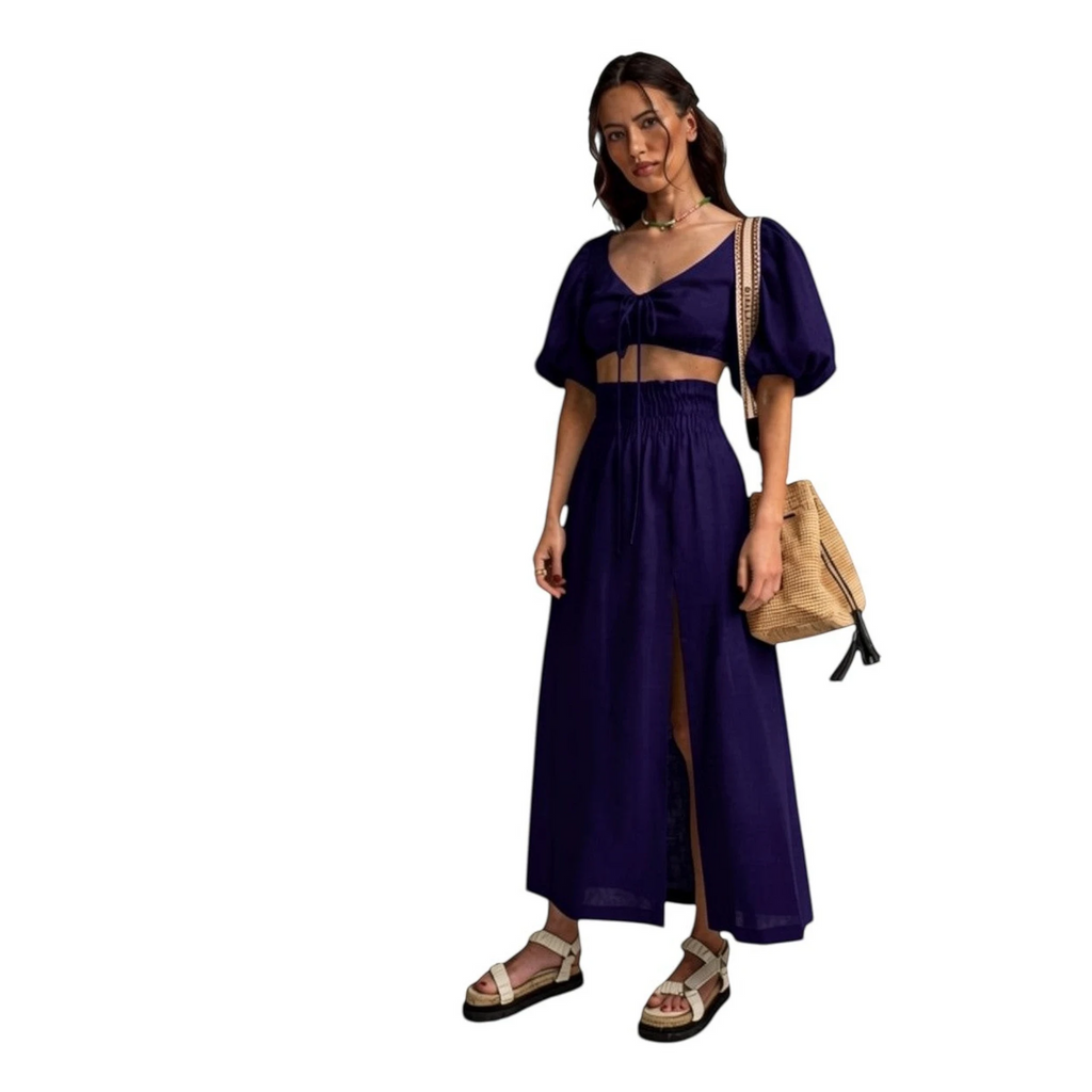 REVES top azul marino de manga corta abullonada con escote en V y lazada frontal, falda larga a juego con abertura lateral.