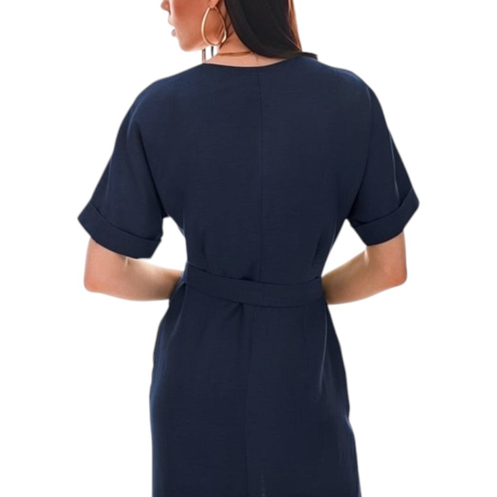 Vista trasera de vestido midi azul marino REVES con mangas cortas y cinturón ajustable en tejido ligero